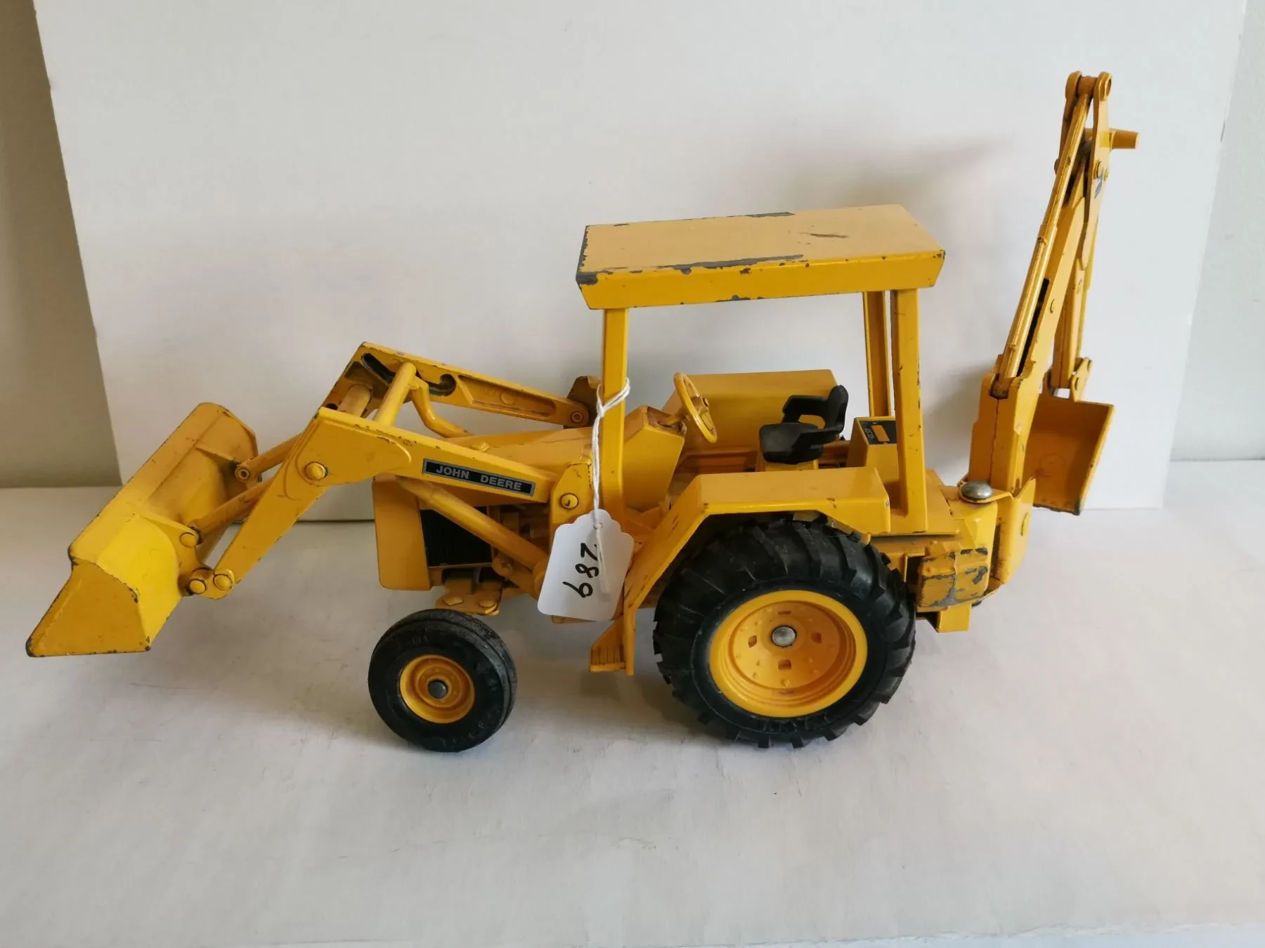 img/4136_1-16-scale-diecast-backhoes-awesome-little-machines.webp