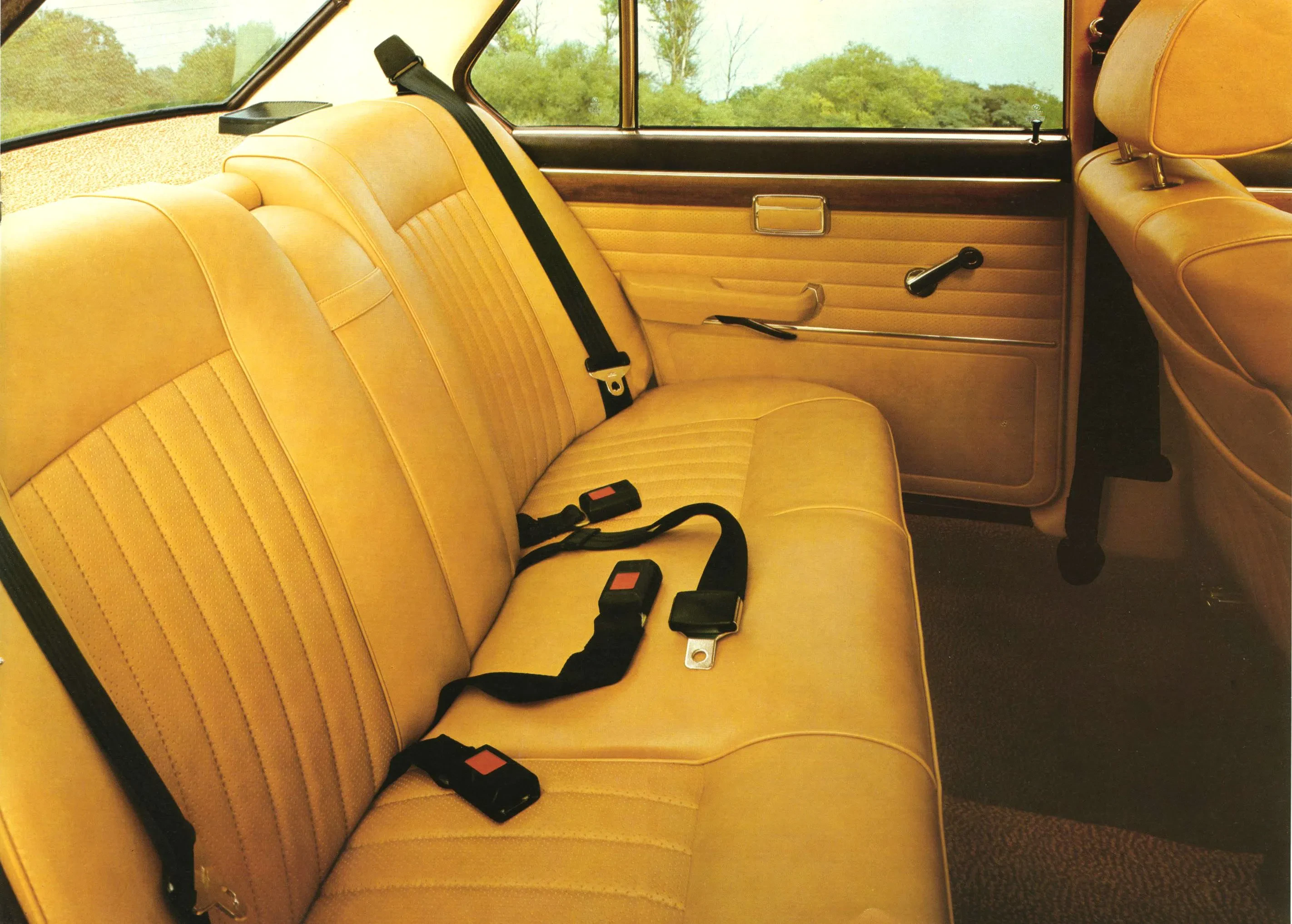 bmw-530i-diecast-interior