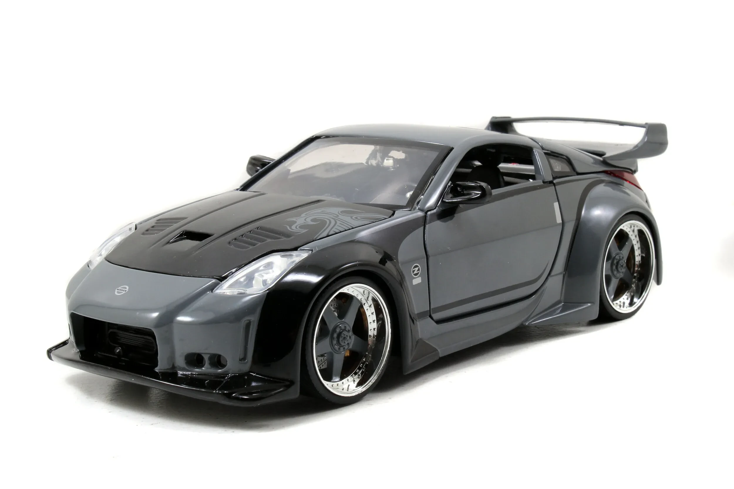 1:24 scale Nissan 350Z diecast