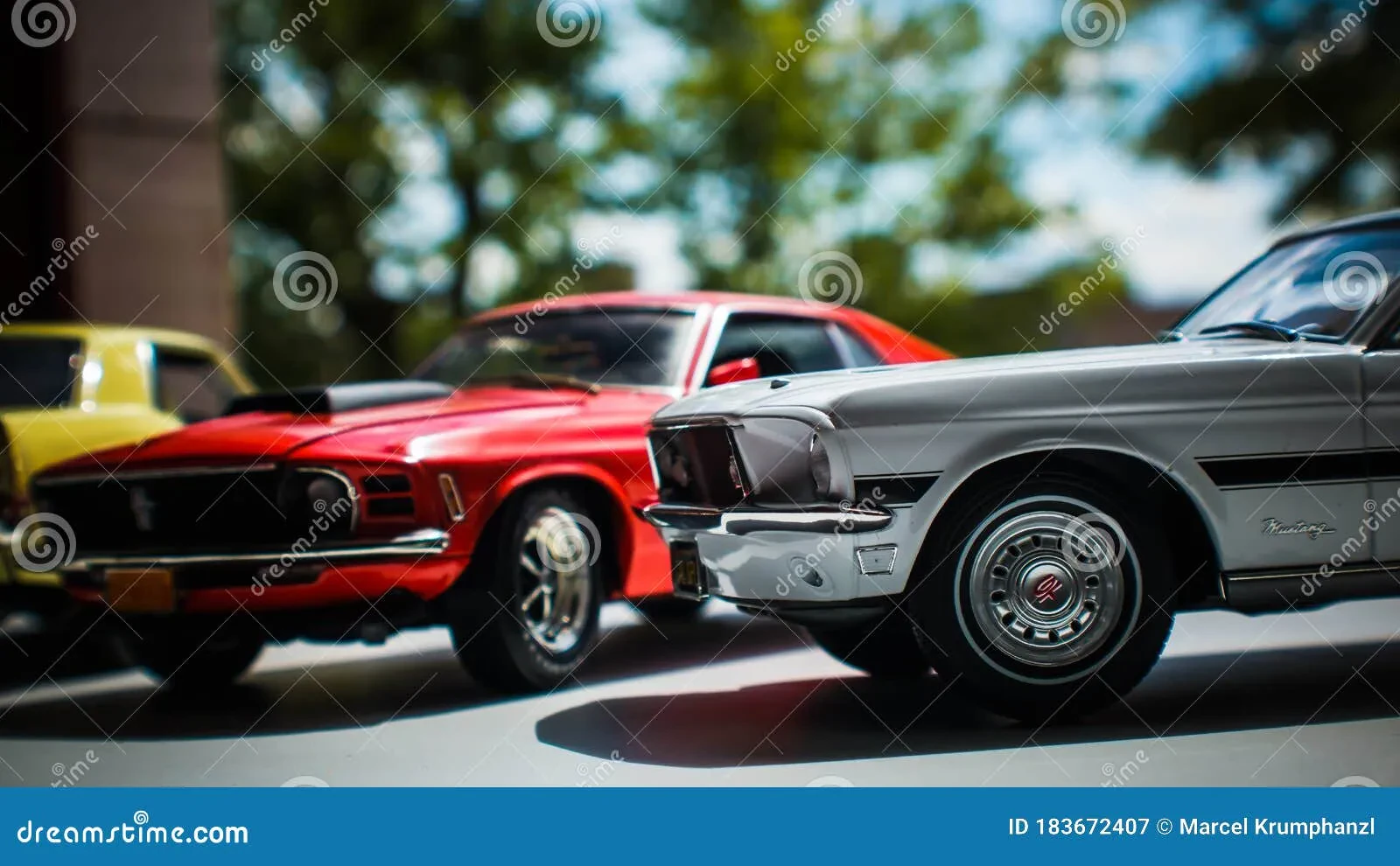 img/4207_looking-to-score-a-sweet-ford-mustang-diecast-model-lets-dive-in.webp