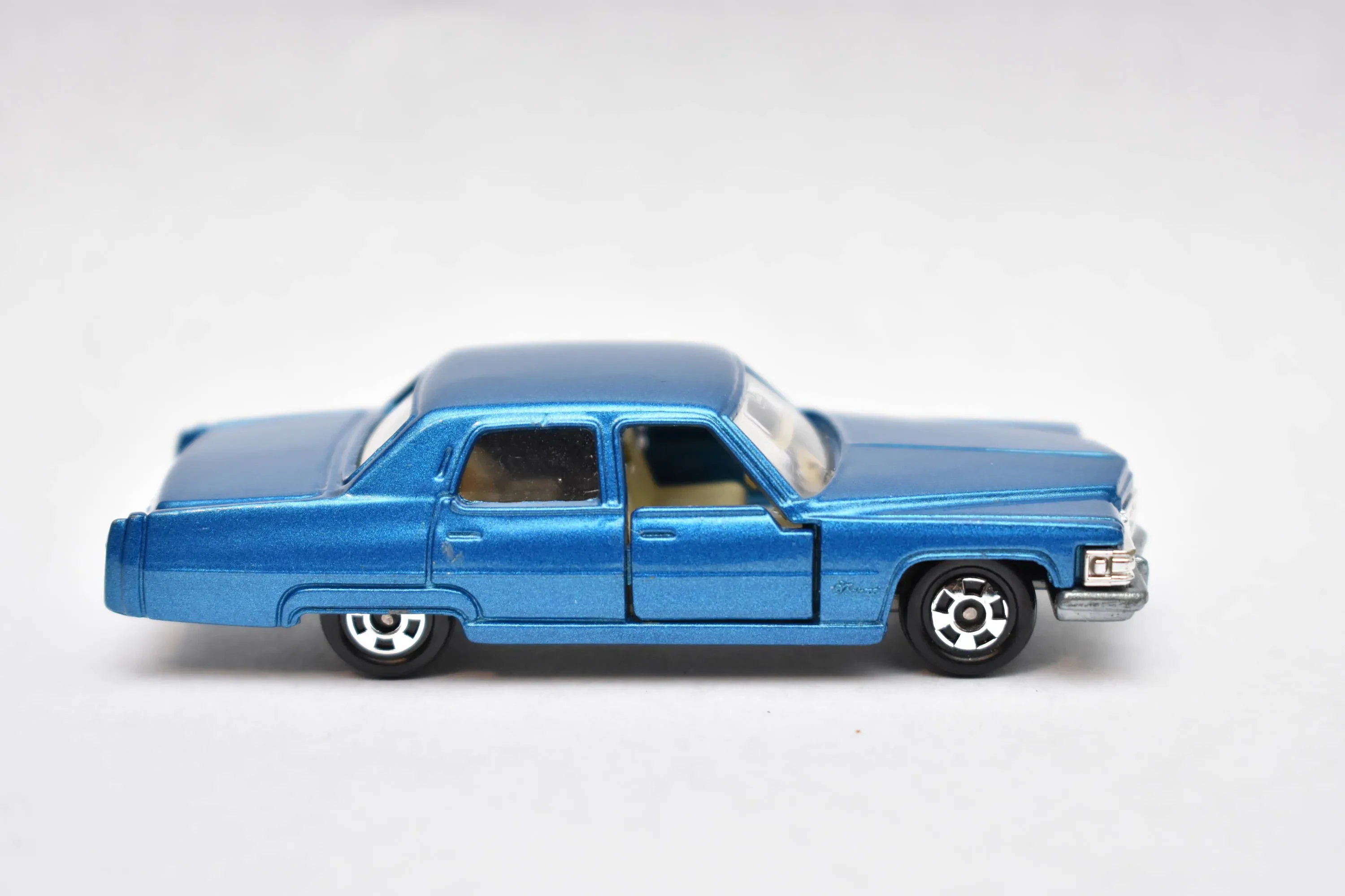 Tomica Cadillac Box