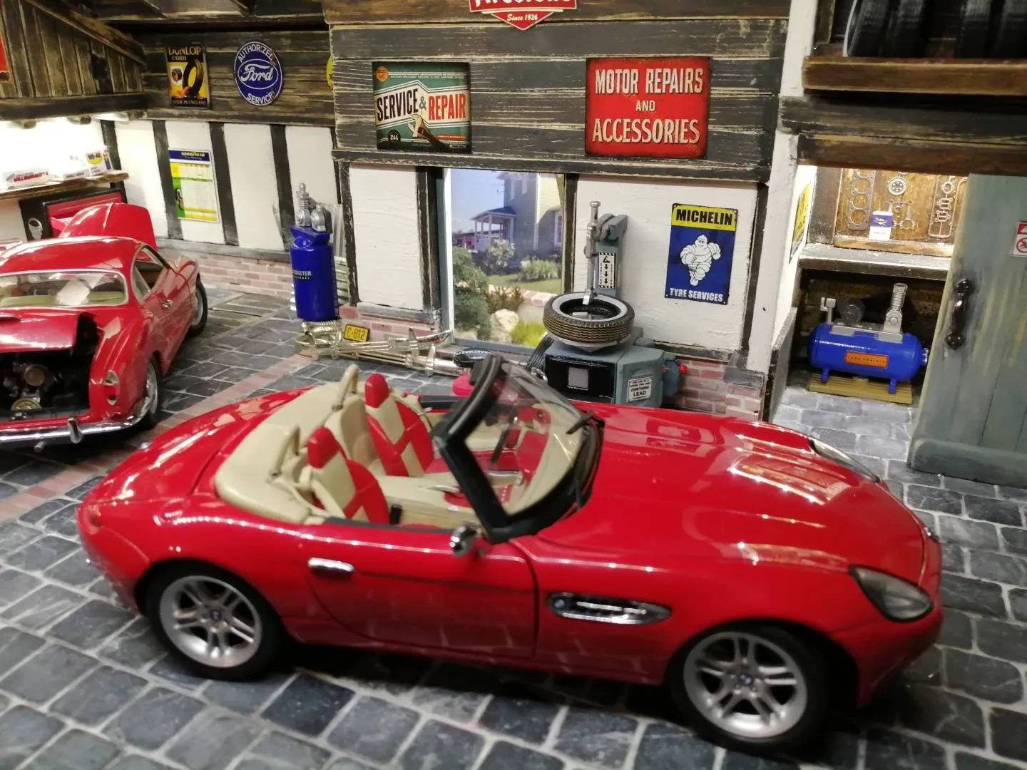 img/4233_bmw-z8-diecast-models-a-collectors-dream.webp