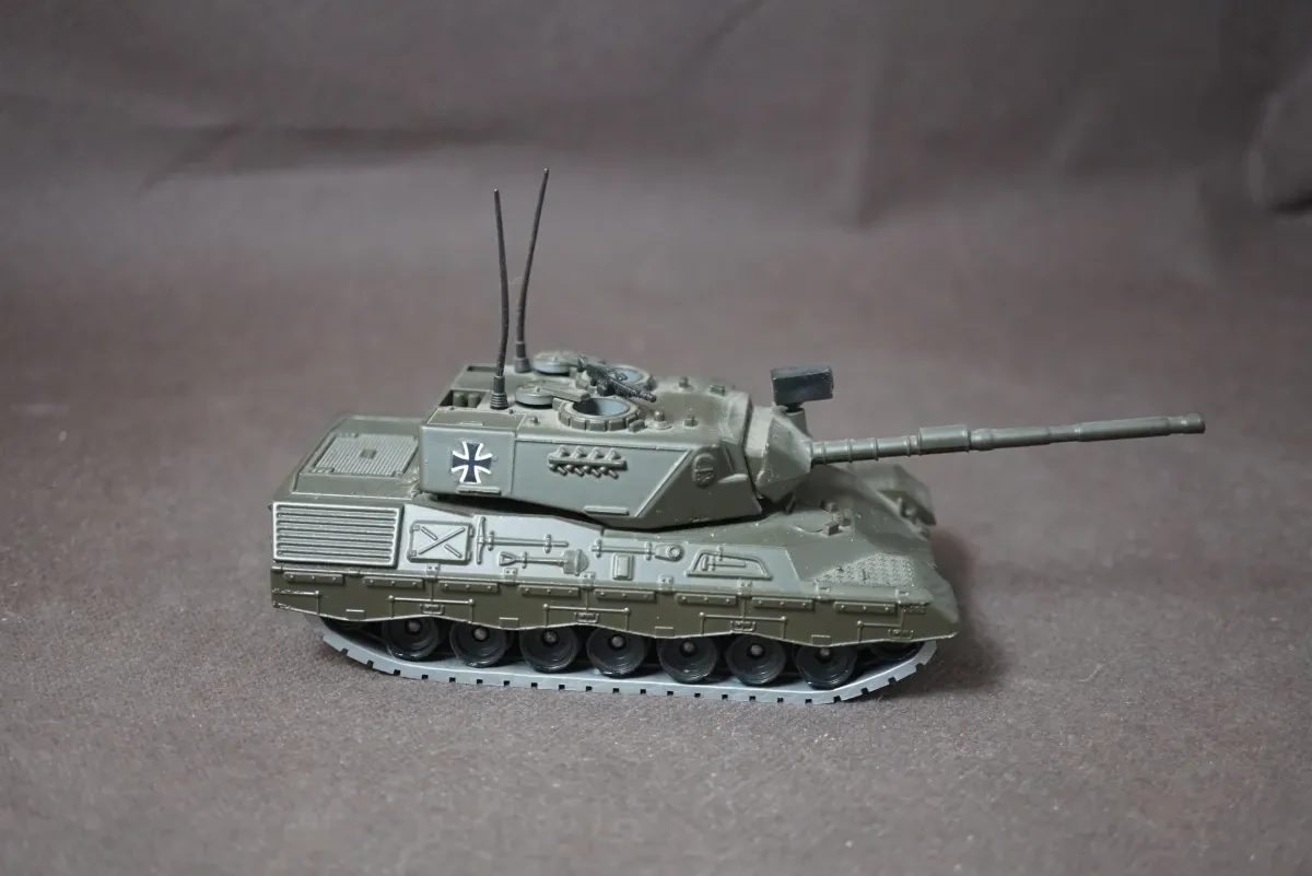 img/4235_siku-diecast-models-a-deep-dive-into-the-world-of-tiny-trucks-and-tractors.webp