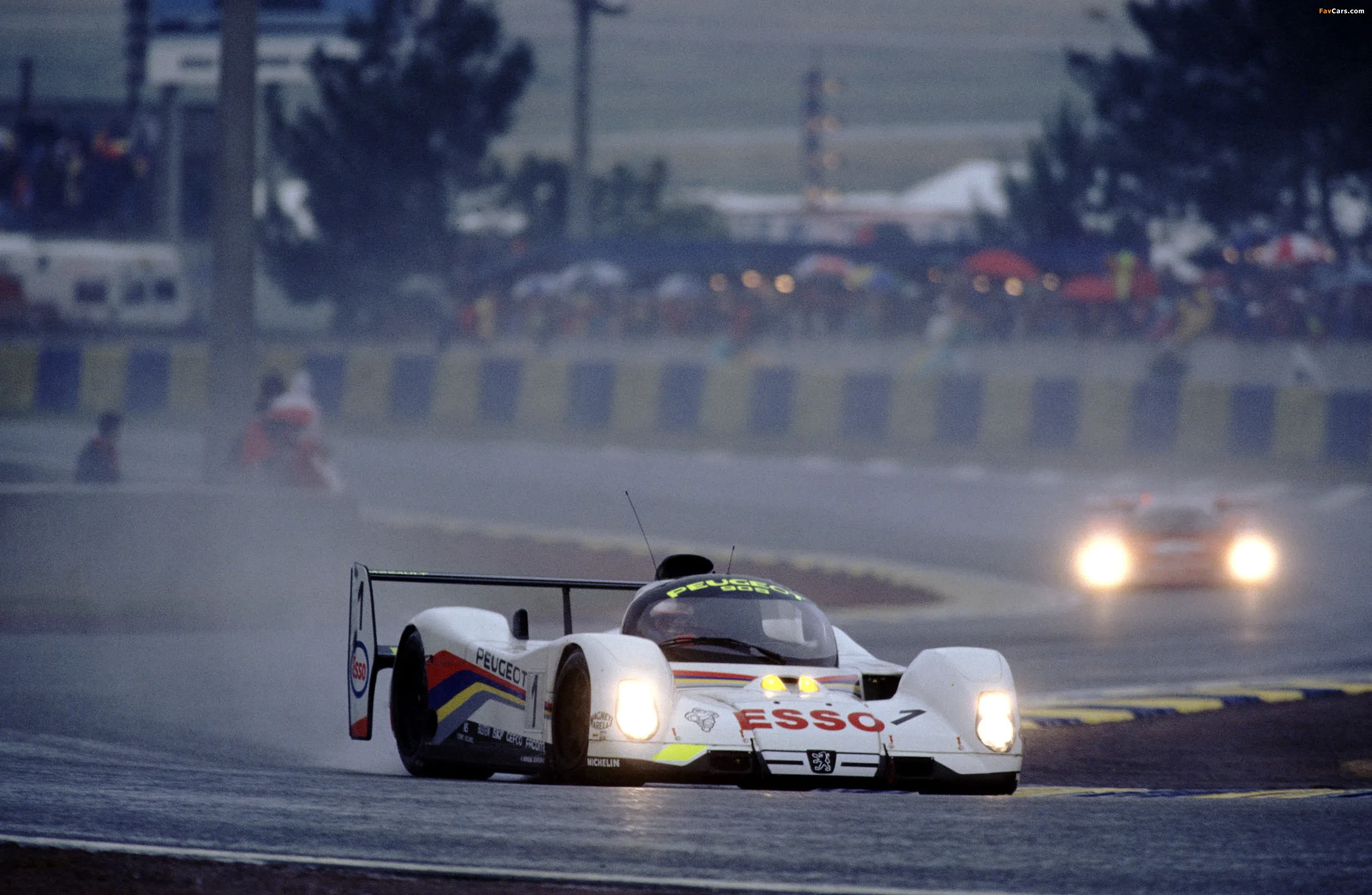 Peugeot 905 Diecast Display