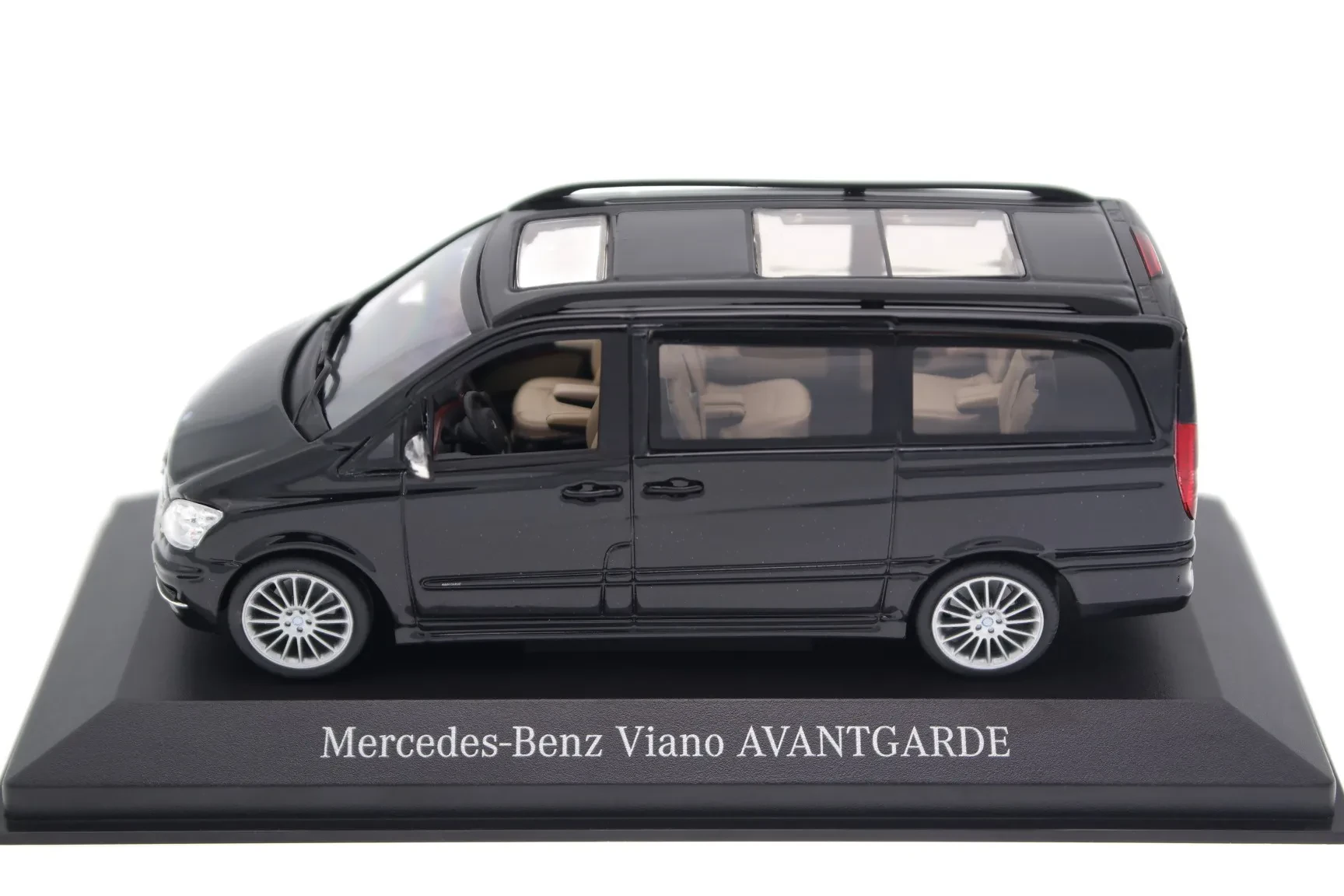 img/4308_mercedes-viano-diecast-models-a-collectors-dream.webp