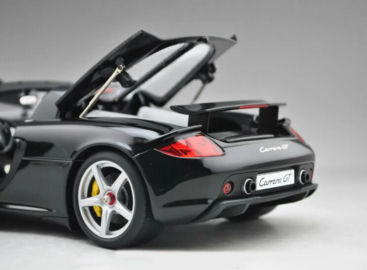 img/4322_digging-into-the-sleek-world-of-black-autoart-diecast-cars.webp