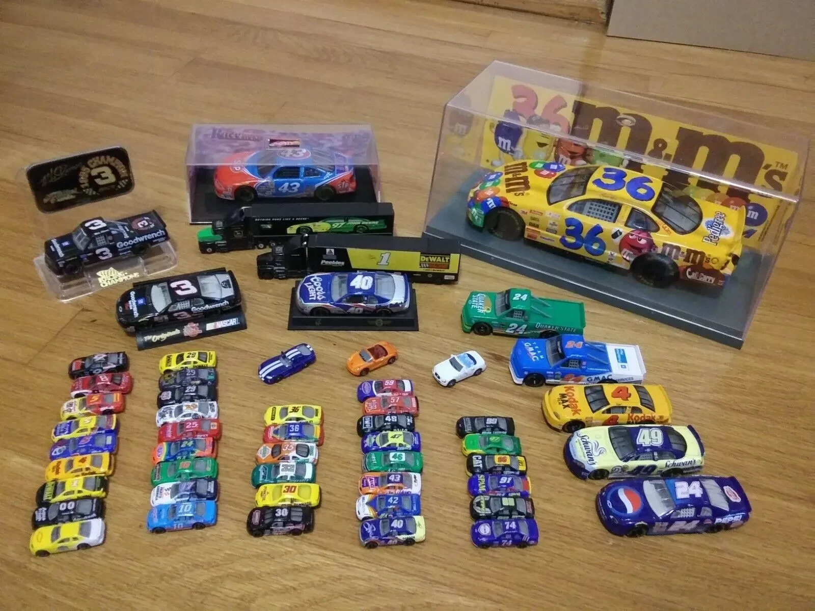 1 24 scale nascar diecast