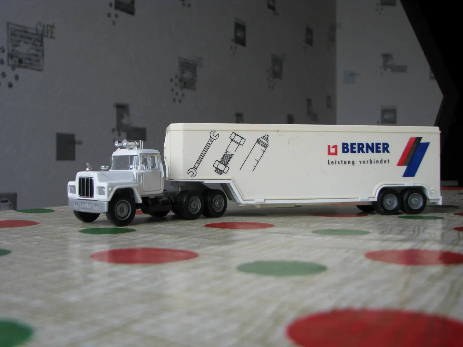 img/4346_lets-chat-about-the-talking-mack-diecast-set-shall-we.webp