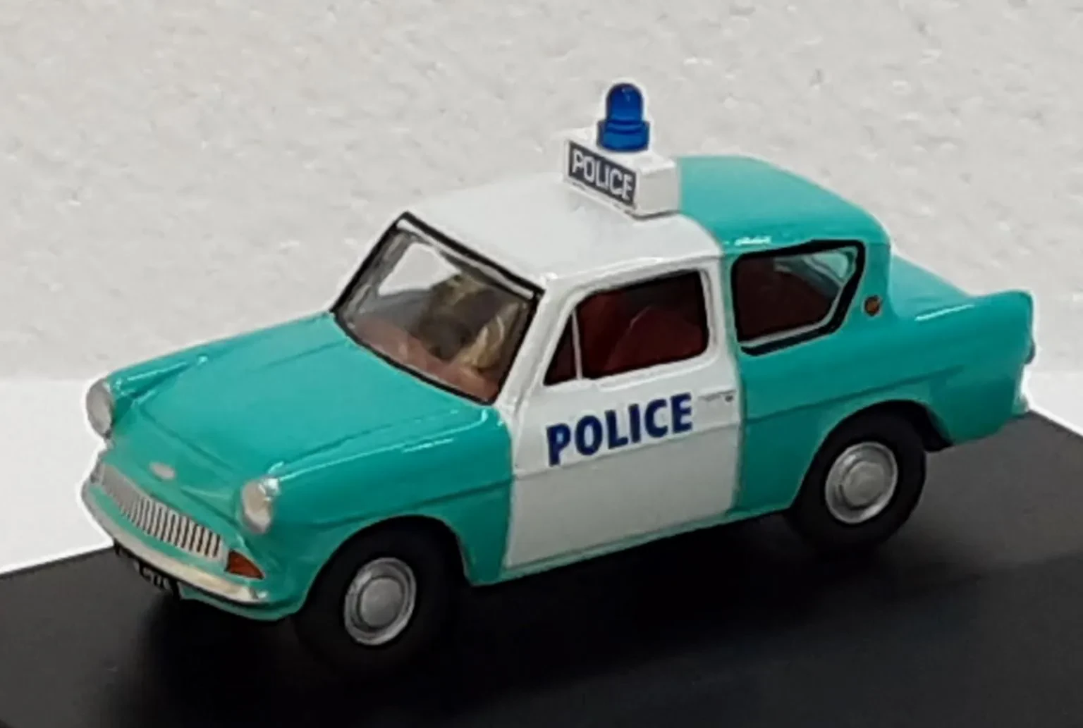 Oxford Diecast 1/76 scale police car