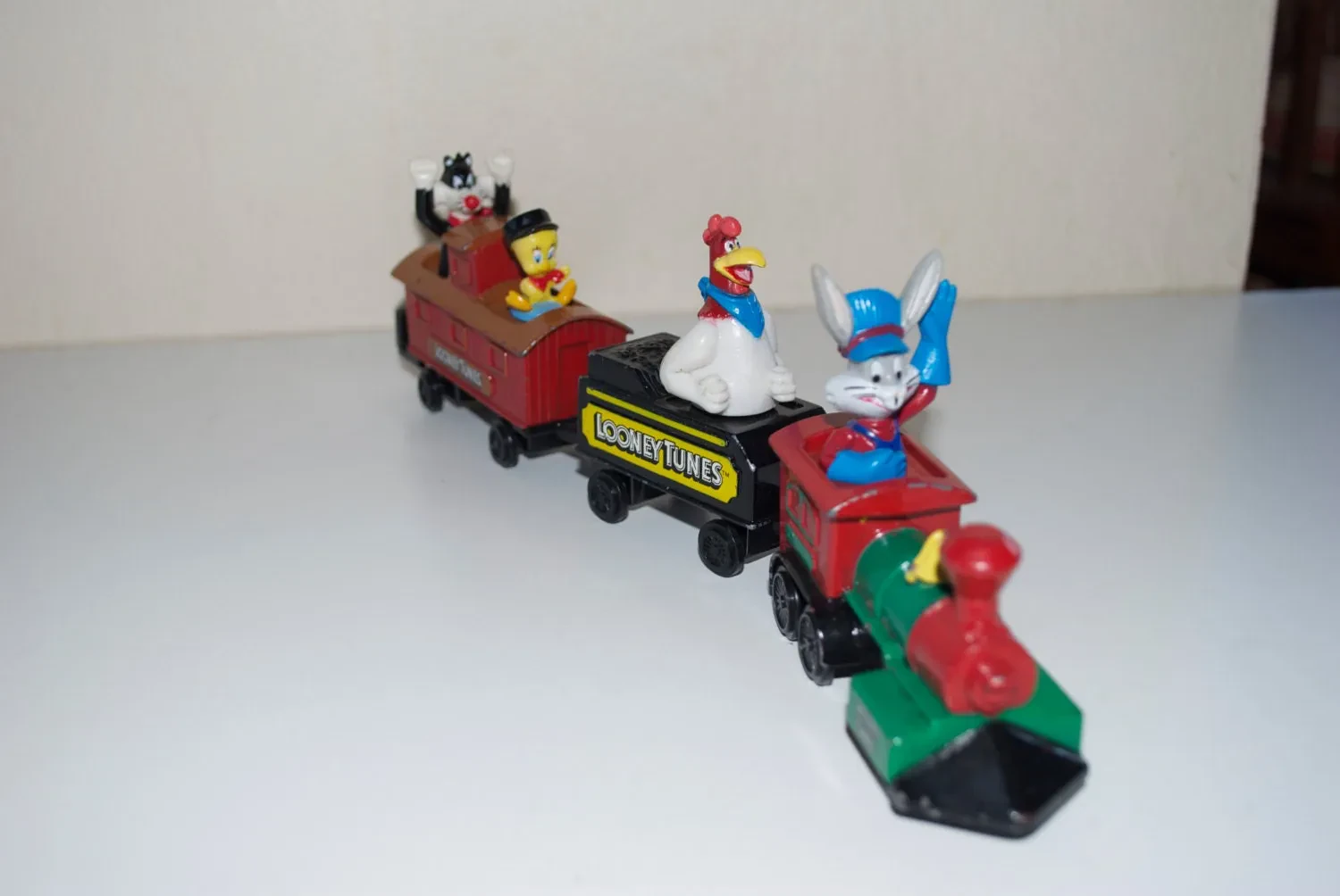 img/4365_zooming-through-nostalgia-a-look-at-ertl-looney-tunes-diecast-cars.webp