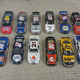 img/4369_nascar-164-diecast-lots-a-collectors-dream.webp