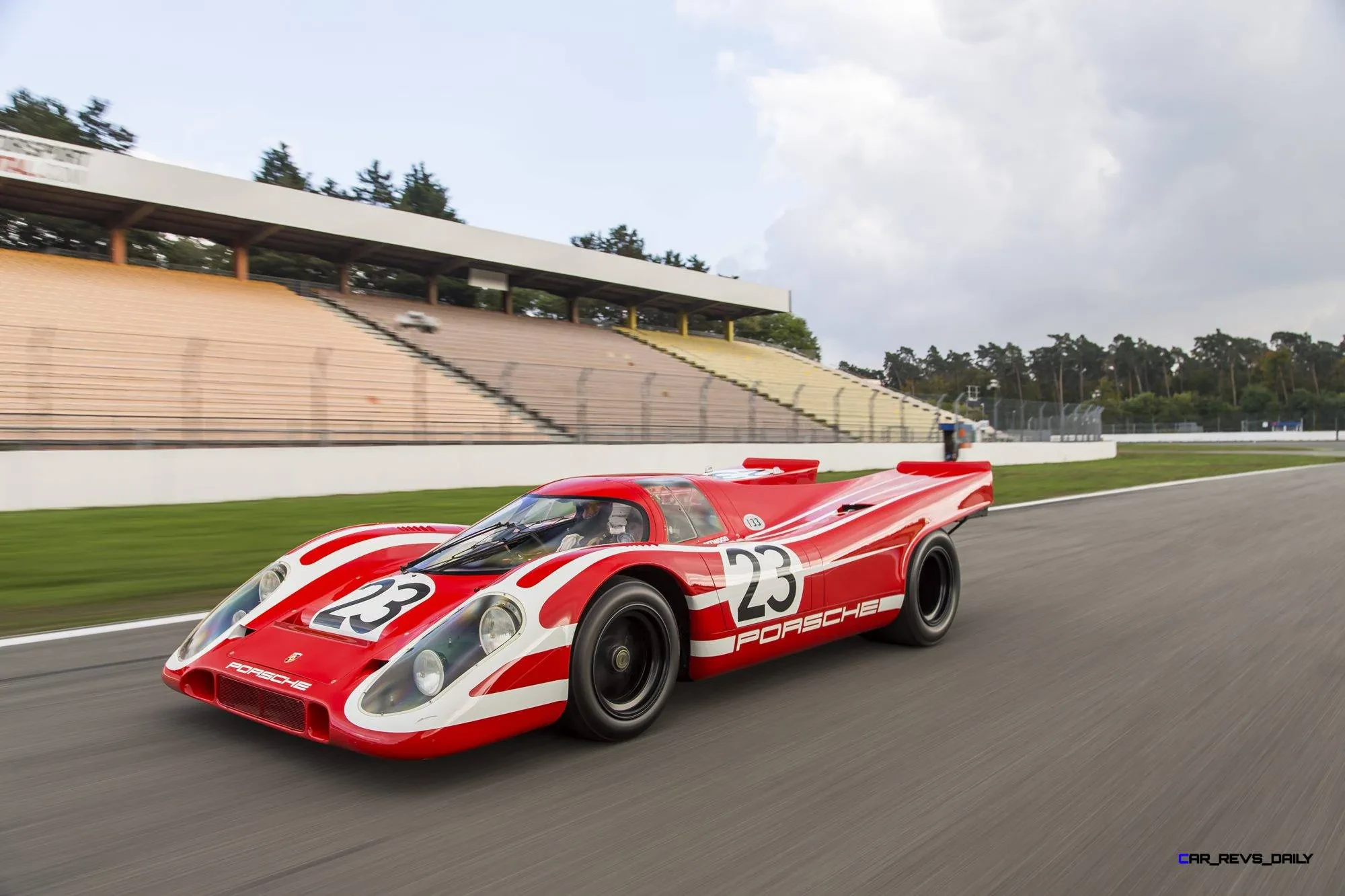 img/4382_le-mans-66-diecast-legends-a-collectors-dream.webp