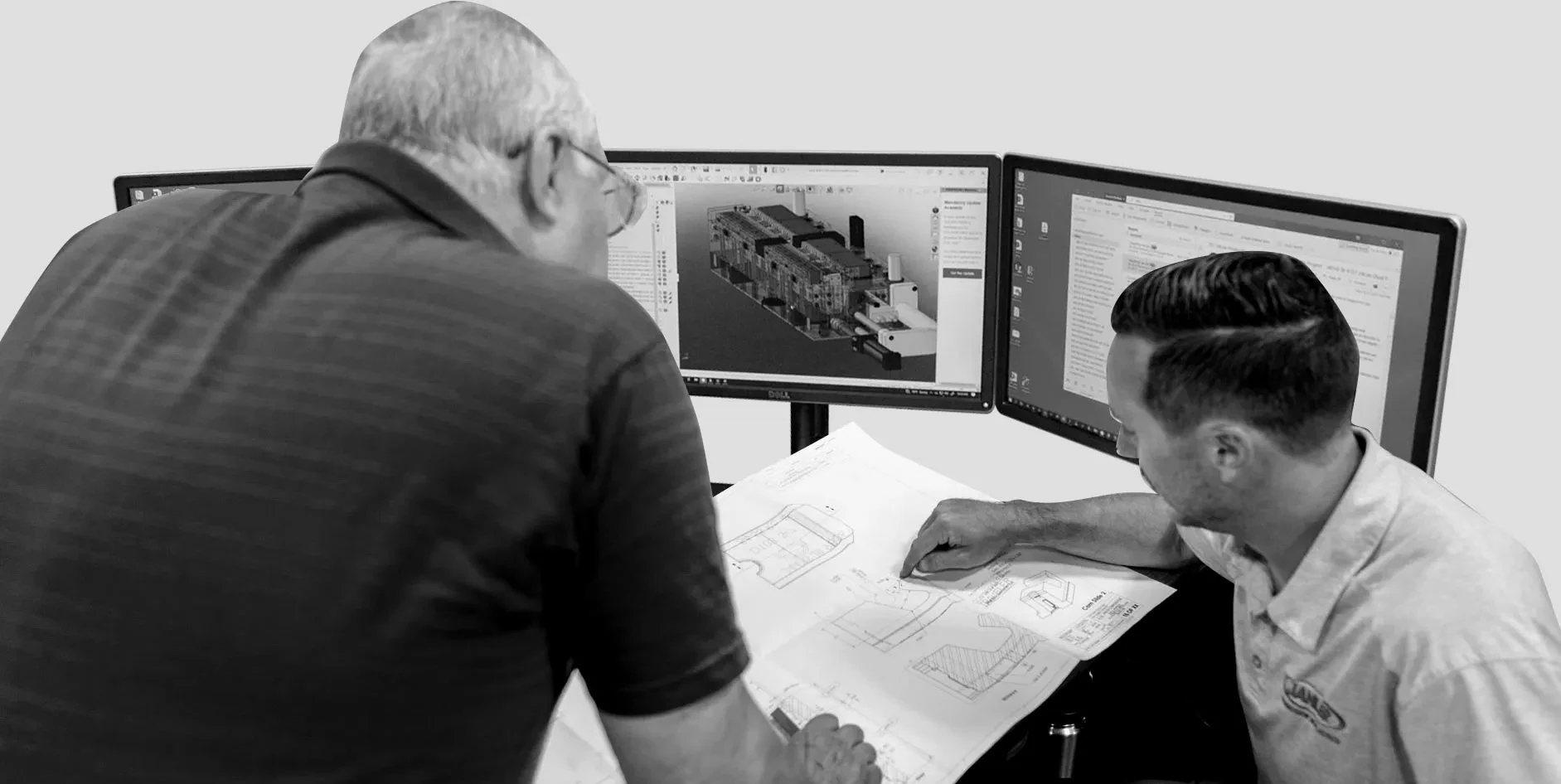 engineer_analyzing_mold_flow