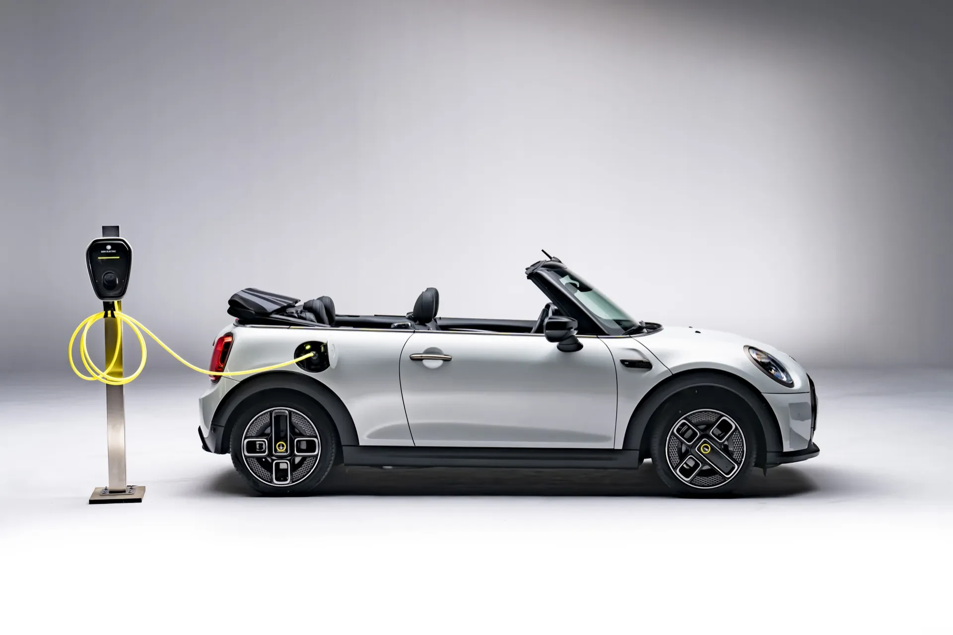 img/4456_mini-cooper-convertible-diecast-models-a-collectors-delight.webp
