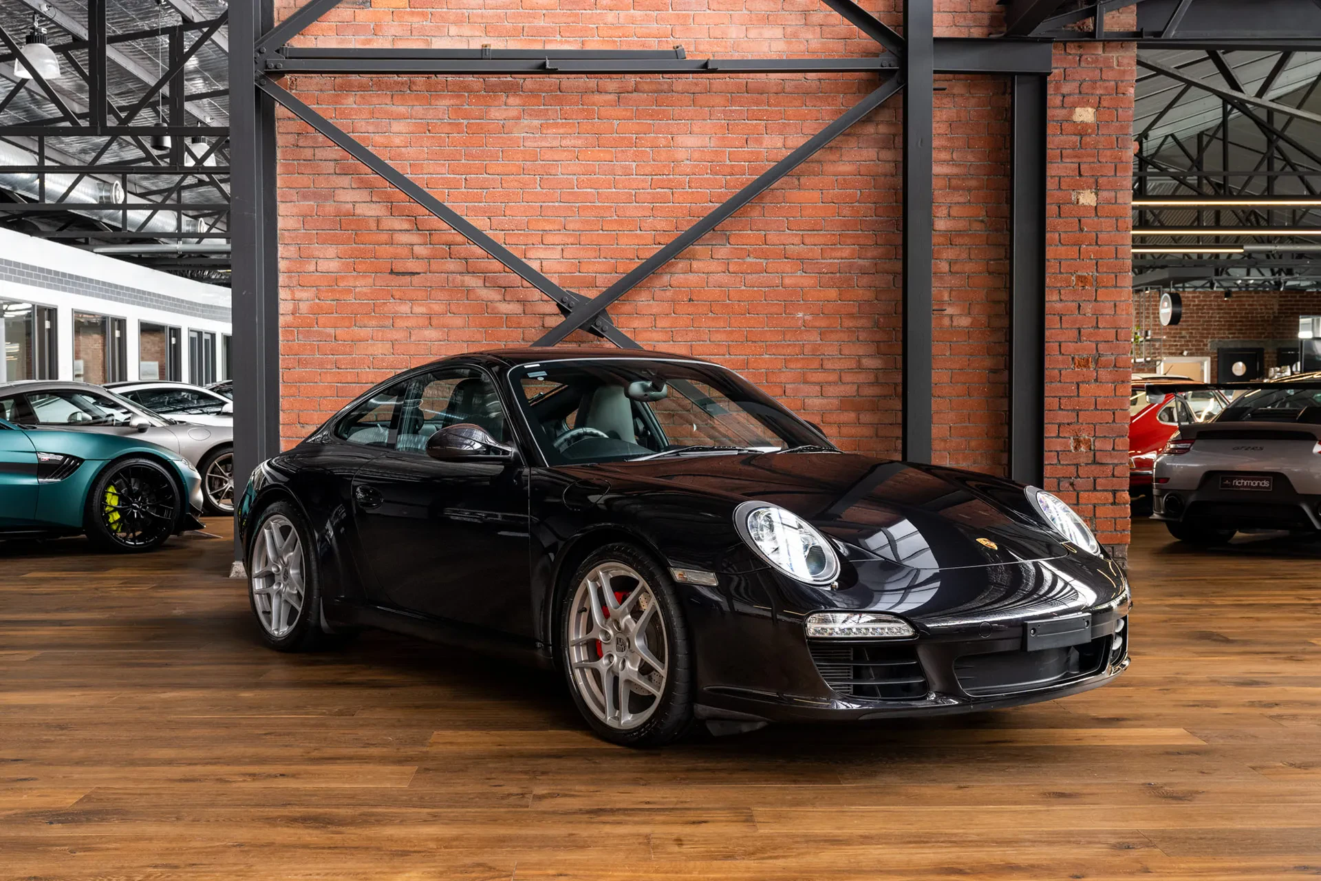img/4469_lets-talk-diecast-2024-porsche-911-carrera-s-models-shall-we.webp
