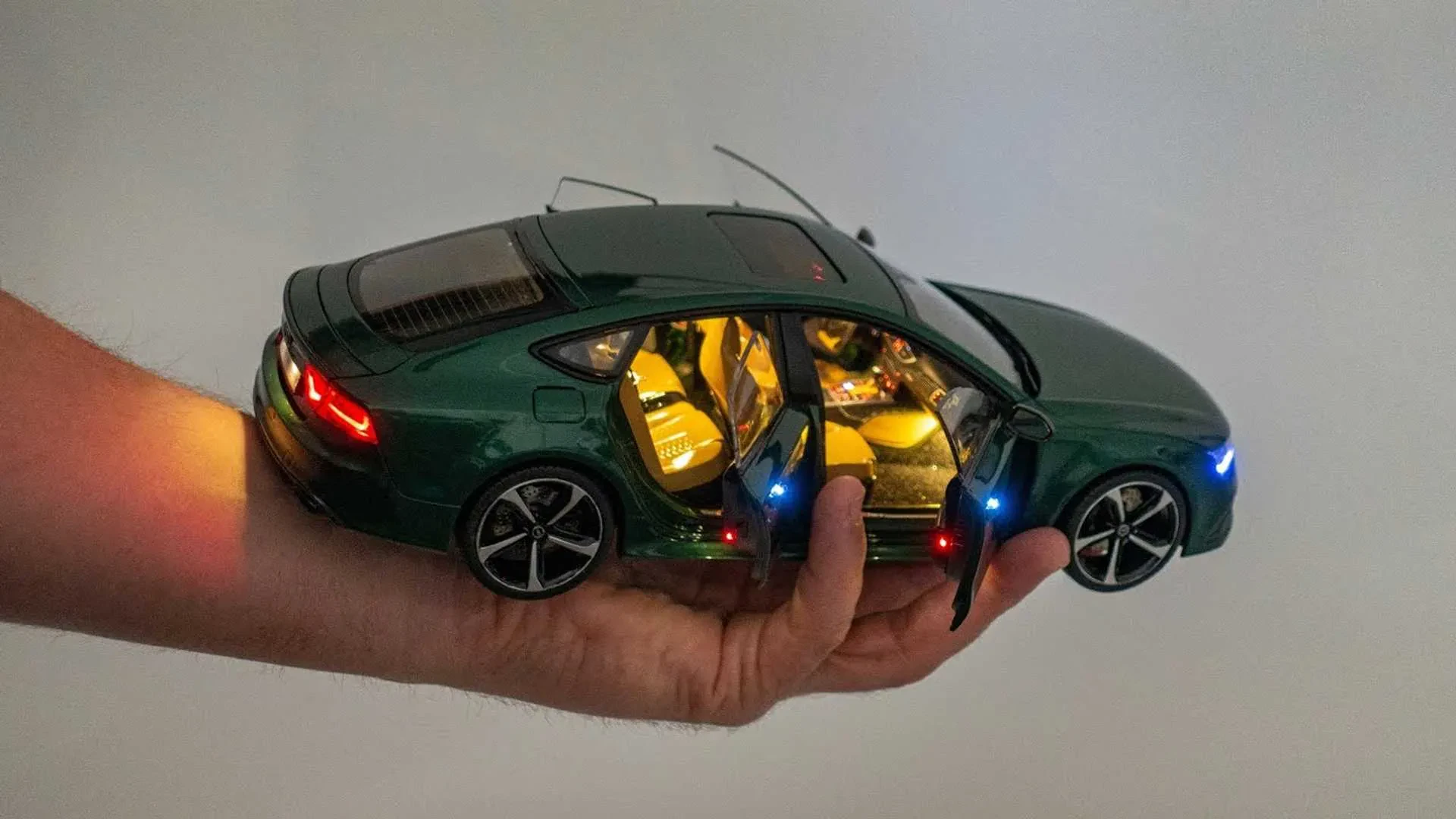 img/4482_who-makes-the-best-diecast-cars-a-look-at-the-contenders.webp
