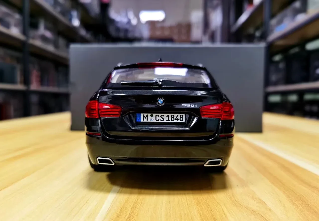 img/4500_collecting-cool-2024-bmw-550i-diecast-cars-a-deep-dive.webp