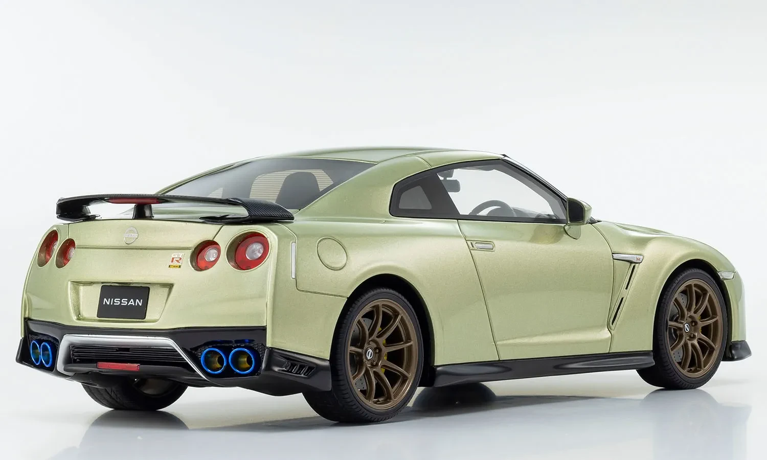 Kyosho Nissan GT-R diecast