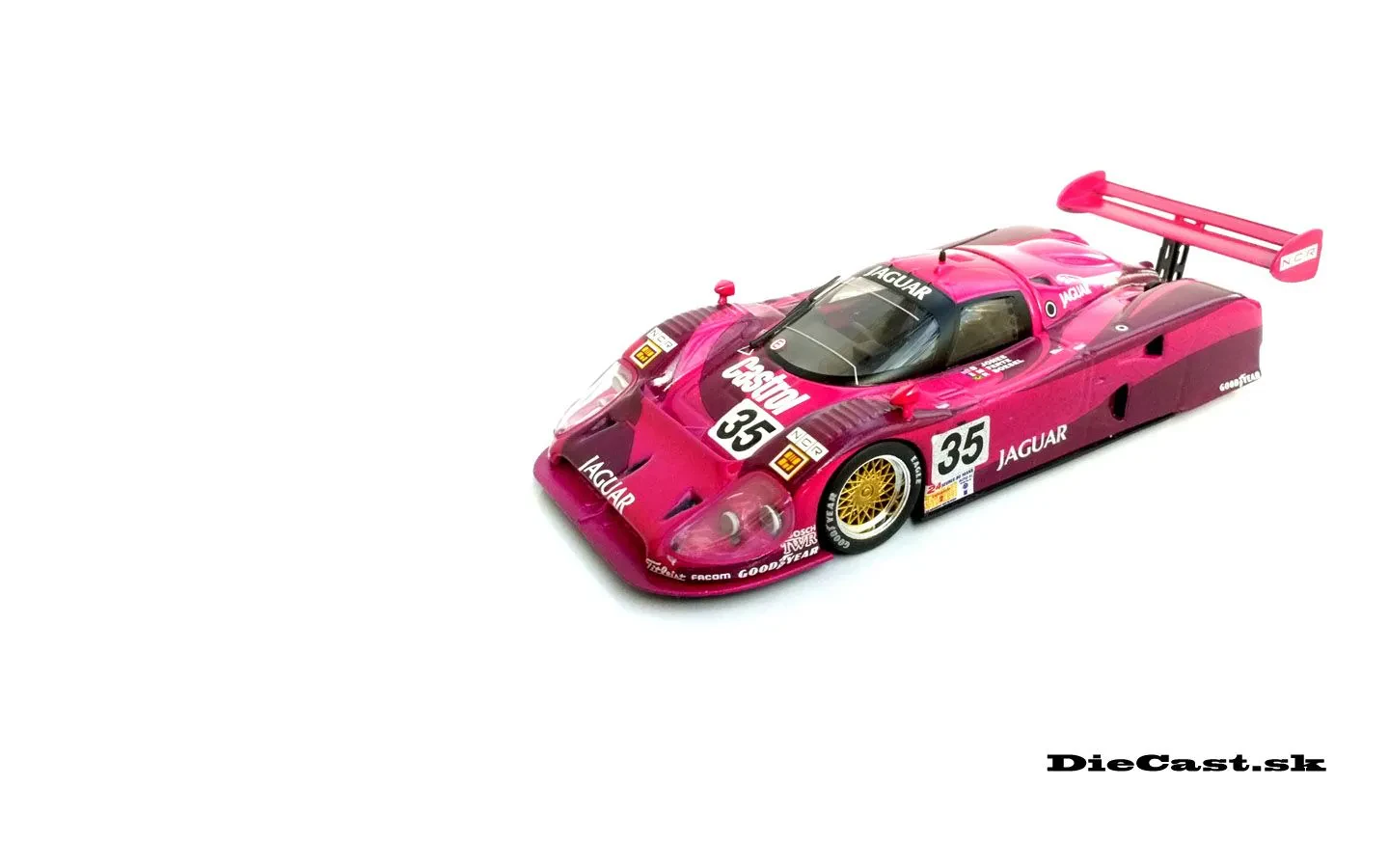 Jaguar XJR diecast 118 scale