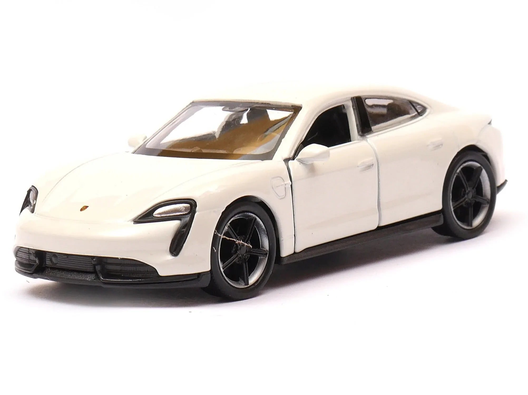 img/4540_diecast-cars-with-opening-doors-a-closer-look-at-the-miniature-world.webp