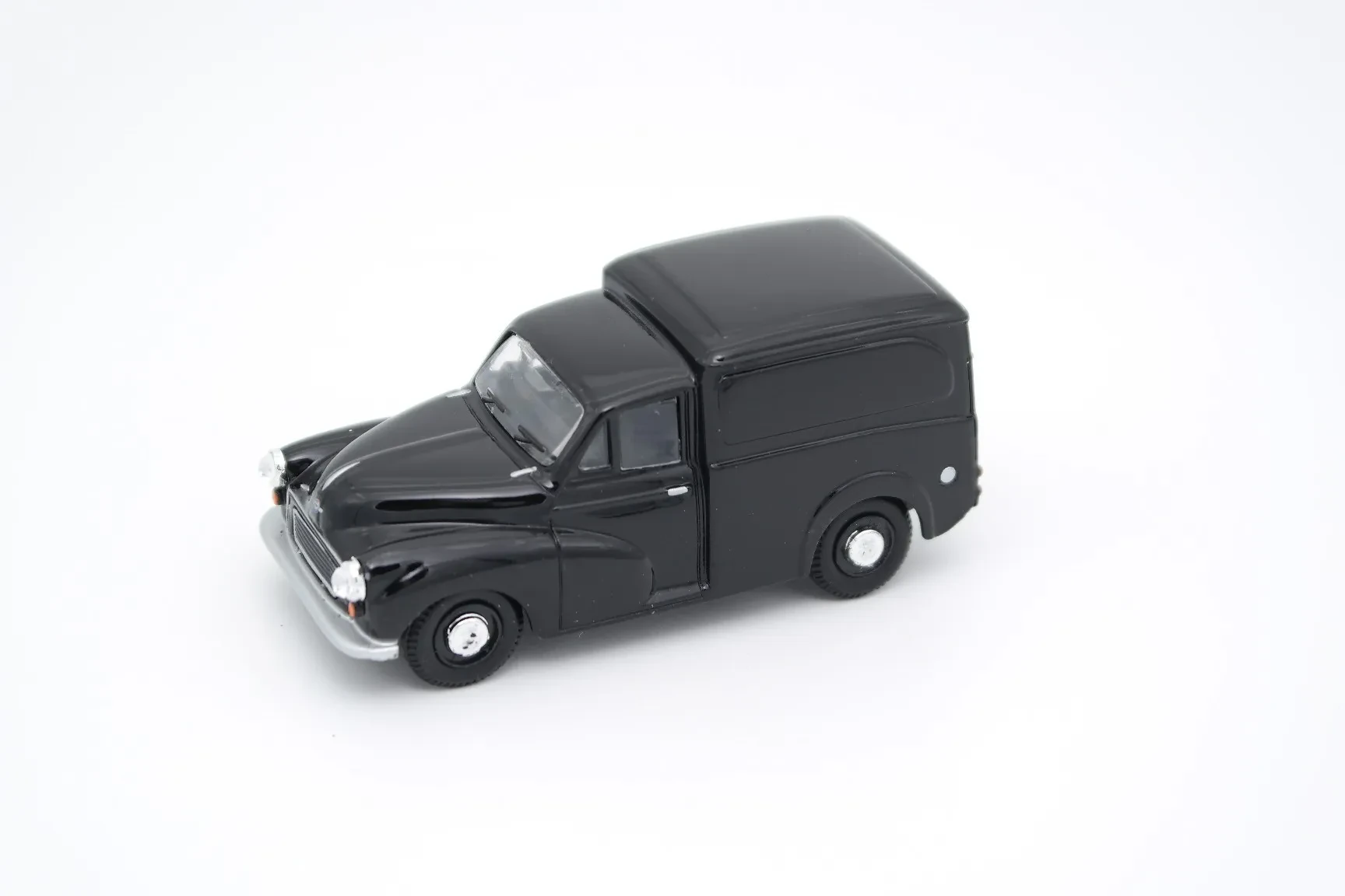 Oxford Diecast Morris Minor