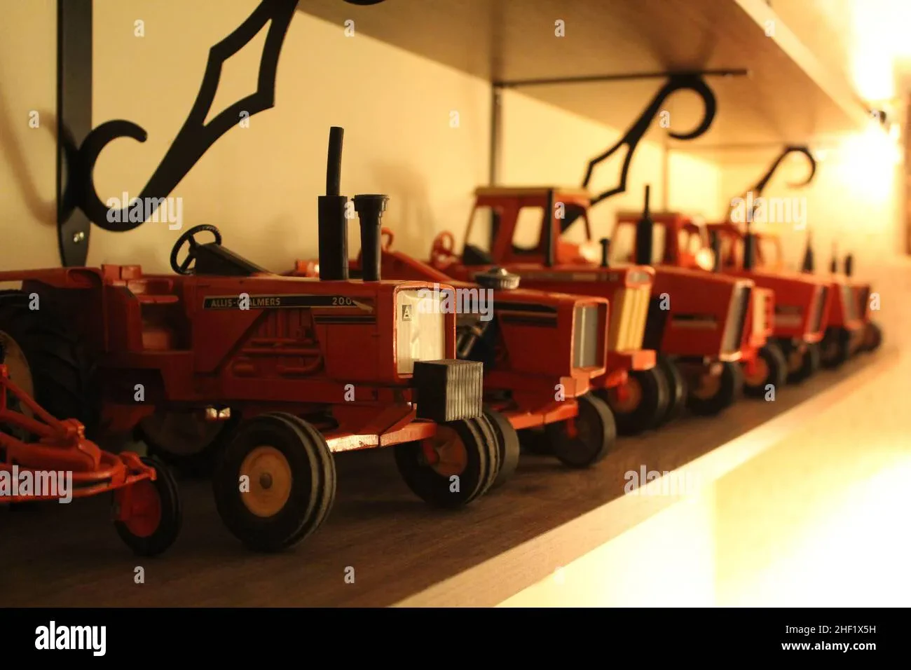 img/4568_allis-chalmers-tractors-a-look-at-the-die-cast-collectibles.webp