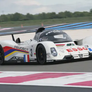 img/4252_digging-into-the-miniature-marvel-that-is-the-peugeot-905-diecast.webp