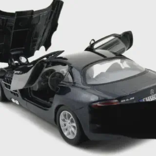 img/4280_collecting-tiny-treasures-a-deep-dive-into-mercedes-diecast-cars.webp