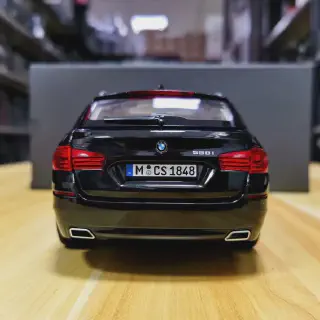 img/4500_collecting-cool-2024-bmw-550i-diecast-cars-a-deep-dive.webp